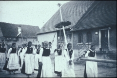 Erntedankfest 1933 vor Molke auf Dorfplatz