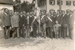 Liederkranz (ca. 1930/31 auf Dorfplatz)