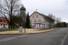 Dorfplatz 2003 (neue Fahrradabstellanlage)