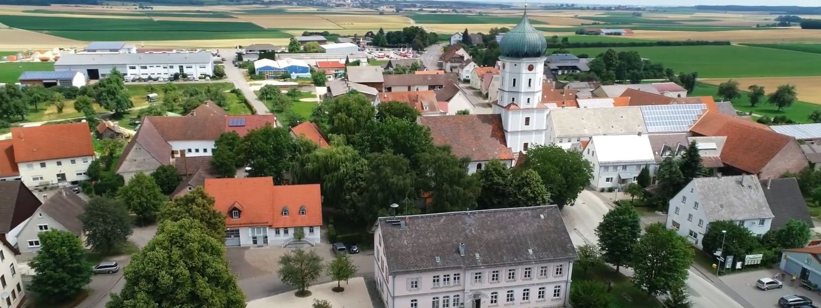 Rathaus_Kirche_2500_1000.pg_